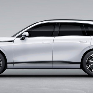  Xpeng G9 جانبي