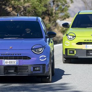  Fiat Abarth 600e Devant 2