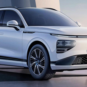  Xpeng G9 أمامي1