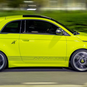  Fiat New Abarth 500e 2022 Side